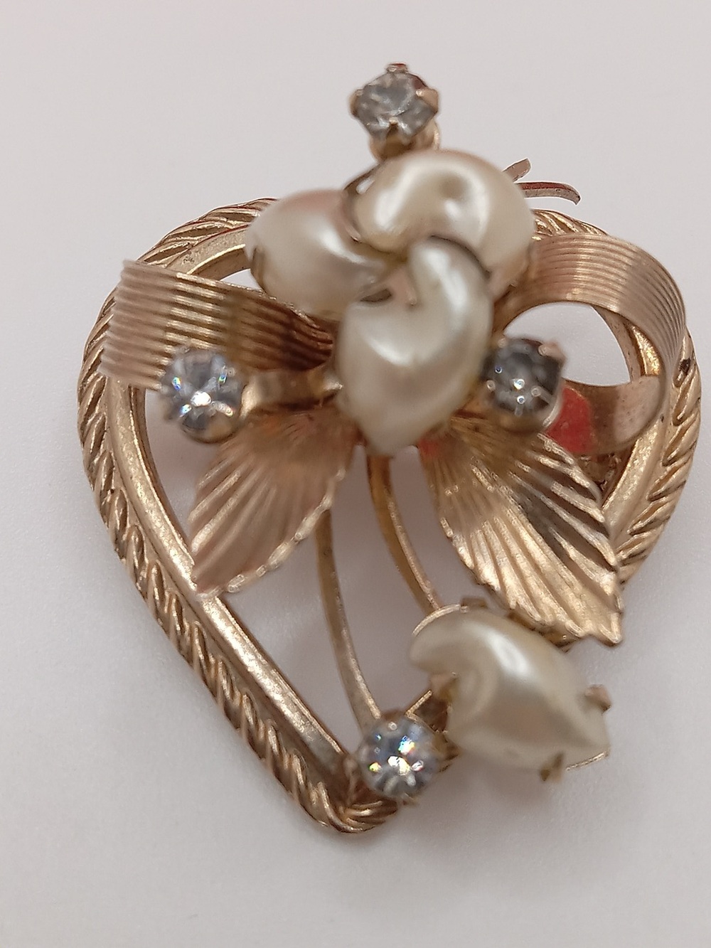 Vintage Baby Tooth Baroque Simulated Pearl Heart Bow Rhinestone Brooch Pin